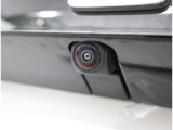 バックカメラが付いているので後方確認が非常にしやすいです。今や運転初心者も熟練者も必須装備!ついていて損はないですね♪