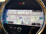 ●純正ナビ:一体感のあるナビは、高級感ある車内を演出してくれます。オーディオ機能も充実しておりますので、運転もより楽しめます♪