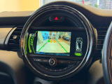 バックカメラにガイド線を表示!これならまっすぐ駐車もお手の物です!