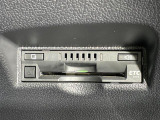 【ETC】有料道路を利用する際に料金所で停止することなく通過できる、ETC車載器(ノンストップ自動料金収受システム機器)が装備されています。セットアップを行うことで利用可能になります。