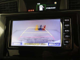 【バックモニター】付です。バックギヤに入れるだけで、ナビの画面に後方視界を映し出して非常に便利ですよ(^^♪後ろが見えることで安全確認も出来ますね☆