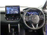 高いホールド性で運転姿勢が安定します。長距離ドライブでも疲れにくいのが魅力です。快適なドライビングライフをお送りください♪