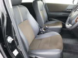 見えないところまで徹底洗浄!中古車をキレイで気持ちよくお乗りいただけるよう、トヨタ認定中古車はしっかりクリーニング。エンジンルームやシートを外した洗浄まで目に見えないところまで徹底的に洗浄しています。