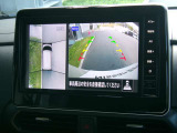 アラウンドビューモニター付きです 上から見たイメージで駐車出来ますので車庫入れの苦手な方も楽に駐車出来ます♪