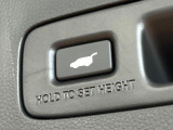 【パワーバックドア】スマートキーや運転席のボタンを押すだけでリアゲートが自動で開閉します!荷物を持っている時や、高い位置にあるバックドアを閉める際に便利な機能です♪