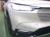 LEDヘッドライト。省電力で明るく遠くまで照らし、夜道や雨天時などの安心感を高めます。点灯の瞬間から光量を放つLEDの特性により、トンネルへの進入直後などでも安心感のある視界を提供します。