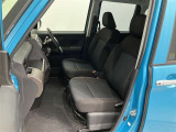 高いホールド性で運転姿勢が安定します。長距離ドライブでも疲れにくいのが魅力です。快適なドライビングライフをお送りください♪