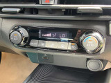 お好みの温度に合わせれば自動的に調節、オートエアコン装備。年中快適な車内。