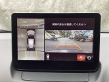 狭い場所での駐車やすれ違いなどでより的確な運転操作に役立つ360&deg;ビューモニターが装備されています。