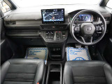 運転にかかわる様々な操作を安全に行えるように視点移動が少なく、操作性に配慮されたスイッチ類が凝縮されたコクピットです。