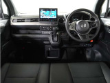 ◆視界広々で非常に運転しやすくロングドライブでも疲れを感じさせないすっきりとまとまったインパネ周りです。