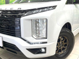 【LEDヘッドライト】悪天候や夜間走行時も良好な視界を確保し安心して運転できる高輝度LEDヘッドライトを装備!点灯速度が早く、消費電力も抑えられています。