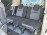 サードシートもスライドしますので荷室や足元の広さ調整ができます。