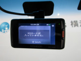 『ドライブレコーダー』動画を残すことで万が一の事態に遭遇した時の必須アイテムです。急ブレーキ・急ハンドルが起こった際、自動で記録が上書きされずに保存され、後でPC等で確認出来ます。