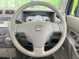 インテリアに合わせたデザインのステアリングは、運転される方のことも考え、運転しやすい形状、大きさです。是非一度、実際に触ってお確かめください。