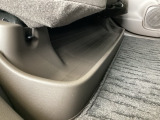 リアシート下に、収納スペースがあります。
