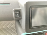 USBチャージャーがあるので車内でのスマホの充電などにお使いいただけます。