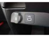 USBオーディオ用ソケットがついていますので携帯電話などを接続すれば音楽等の再生が可能です!