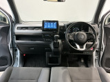 【前方視界】開放的な前方視界!運転がしやすく疲れにくいです♪窓が大きく、見通しがとっても良いおクルマですよ♪