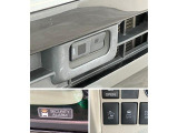 品質へのこだわり!フロアマットやシートなど車内をキレイに清掃し、ニオイや汚れなどを徹底的にクリーニングしてもらっております。室内はピカピカです☆