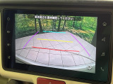 【バックカメラ】駐車時に後方がリアルタイム映像で確認できます。大型商業施設や立体駐車場での駐車時や、夜間のバック時に大活躍!運転スキルに関わらず、今や必須となった装備のひとつです!