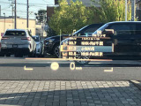 人気のヘッドアップディスプレイ!現在の車速、ナビゲーション・システムによるルート案内の矢印表示、チェック・コントロール、前車接近警告など、さまざまな情報をドライバーの視界内に直接表示いたします!