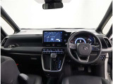 オシャレなインテリアで運転する気分も盛り上がりますよね^^