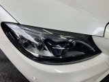夜間にクルマの前方を照らし出し、安全なナイトドライブを実現する。メルセデス・ベンツ純正ヘッドライトシステムは、クルマの安全性、快適性、環境性を追い求める中で、よりインテリジェンスに進化を続けています。