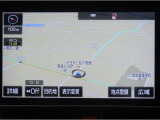 ナビ付きで、遠出や初めての道も安心。道に迷う心配が少なく、同乗者との会話や運転に集中出来ます。ご家族でのお出かけにも心強いポイントです。