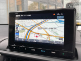 【ナビ】Honda純正ナビゲーション装備(HondaCONNECT対応)スマートフォンからリモート操作が可能。車内Wi-Fiや自動地図更新など便利な機能が使用できます。●基本パック(有料)が必要です。