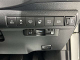 各種スイッチ。冬に凍結したワイパーまわりを溶けやすくしてくれる寒冷地仕様付き。高速で便利なETC付き。