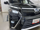 LEDヘッドライトです。デザイン性がよくとても明るいので、夜間の走行や悪天候でも安心です。しかも長寿命!