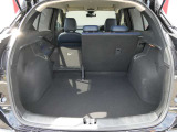 6:4分割シートになっておりますので、荷物に合わせてアレンジする事が出来ます。