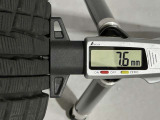 冬タイヤの残り溝は7.6mmです。スリップラインからは6.0mmとなっております。