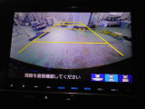 バックカメラの画像です。ガイドラインがスムースな車庫入れをサポートいたします。車庫入れの安心感がアップしますね。