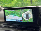【アラウンドビューモニター】専用のカメラにより、上から見下ろしたような視点で360度クルマの周囲を確認することができます☆死角部分も確認しやすく、狭い場所での切り返しや駐車もスムーズに行えます。