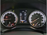 とっても見やすいメーターです。夜間時はラグジュアリーな気分にさせてくれる照明が魅力ですので、夜のドライブも楽しみになりますよ♪