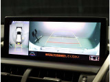 パノラミックビューモニター。車両を上から見たような映像を表示。運転席から目視しにくい車両周囲の状況をリアルタイムで確認できます。