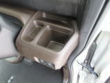 運転席右側の手の届きやすい位置にもドリンクホルダーがあります。