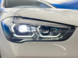 ●LEDヘッドライト:夜間走行時も良好な視界を確保し安心して運転できる高輝度LEDヘッドライトを装備!点灯速度が早く、消費電力も抑えられています。