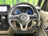 インテリアに合わせたデザインのステアリングは、運転される方のことも考え、運転しやすい形状、大きさです。是非一度、実際に触ってお確かめください。
