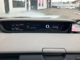 ホンダセンシング装着車となっております。衝突軽減ブレーキ、誤発進抑制機能、歩行者事故低減ステアリング、路外逸脱抑制機能、アダプティブクルーズコントロール、車線維持支援システム他、安全運転を幅広く支援。