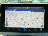タッチスクリーンをタップするかスワイプするだけですべての機能を呼び出せます。Apple CarPlayおよびAndroid Autoに対応しスマートフォンとのシームレスな 連携も実現。さらに、USBポートを標準装備しています。