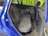 コンパクトカーですが、セカンドシートは十分な広さがあり快適にお乗りいただけます♪シートを倒して大きな荷物を積んだりと、用途の幅が広い1台です。