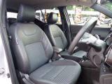 SUVですので車内が高く見下ろすような視点で見通しの良い運転席になっております♪
