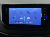 地図情報がSDカード等メモリーカードに保存されているカーナビ。または、エントリーナビキット付きディスプレイオーディオ。