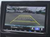 【バックカメラ】駐車が苦手な方でも安心してお乗りいただけます。リバース連動で画面が切り替わるのでとっても便利です。
