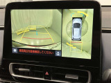 パノラミックビューモニター付きです。車両を上から見たような映像をディスプレイオーディオ画面に表示。運転席からの目視だけでは見にくい、車両周辺の状況をリアルタイムでしっかり確認できます。
