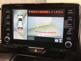 パノラミックビューモニター付きです。車両を上から見たような映像をディスプレイオーディオ画面に表示。運転席からの目視だけでは見にくい、車両周辺の状況をリアルタイムでしっかり確認できます。