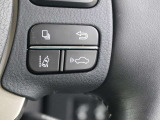 レーダークルーズコントロール(全車速追従機能付)が装備されています。高速道路で定速走行だけでなく、0km/hから約100km/hの広い範囲で先行車との車間距離を適切に保ちながら追従走行ができます。